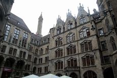 Neue Rathaus_Innenhof_2.JPG